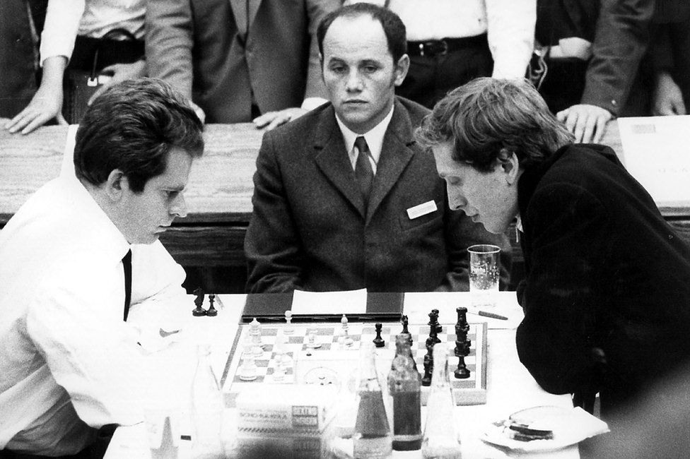 Fischer and Spassky playing chess