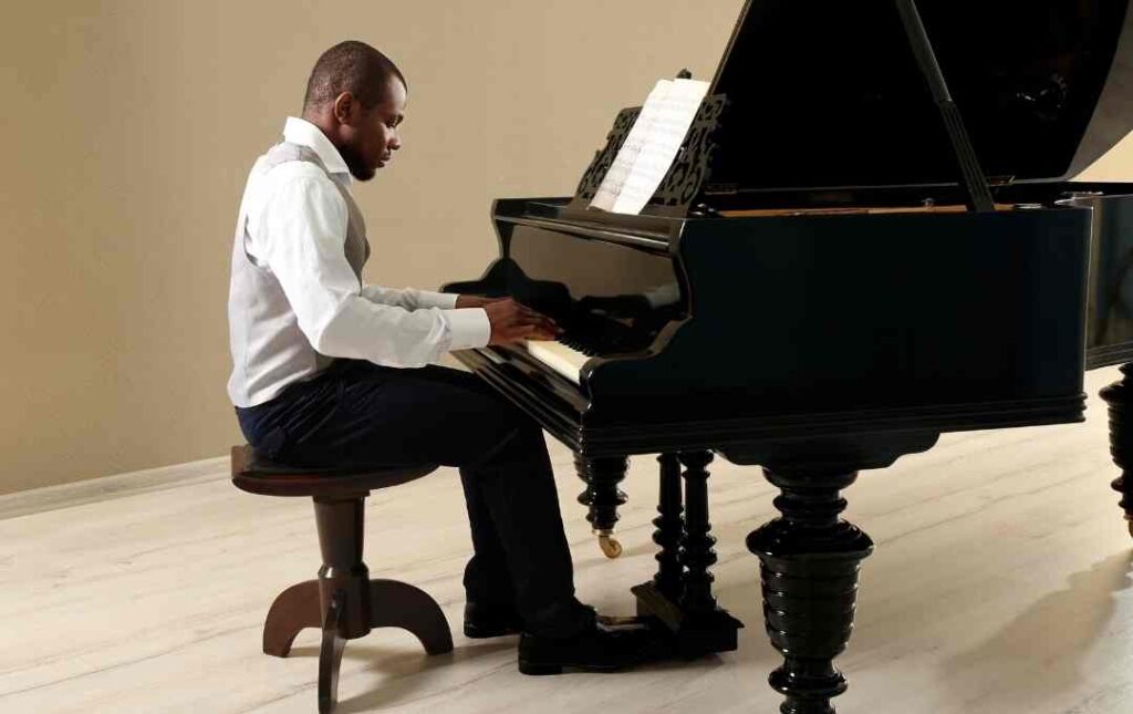 correct piano posture