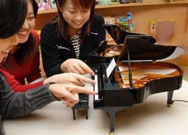 World's Tiniest Grand Piano